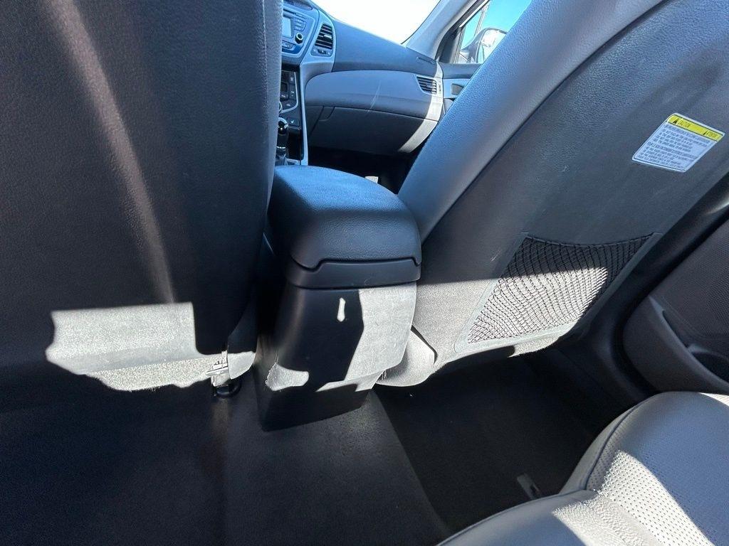 Hyundai Elantra SE 6AT 2016