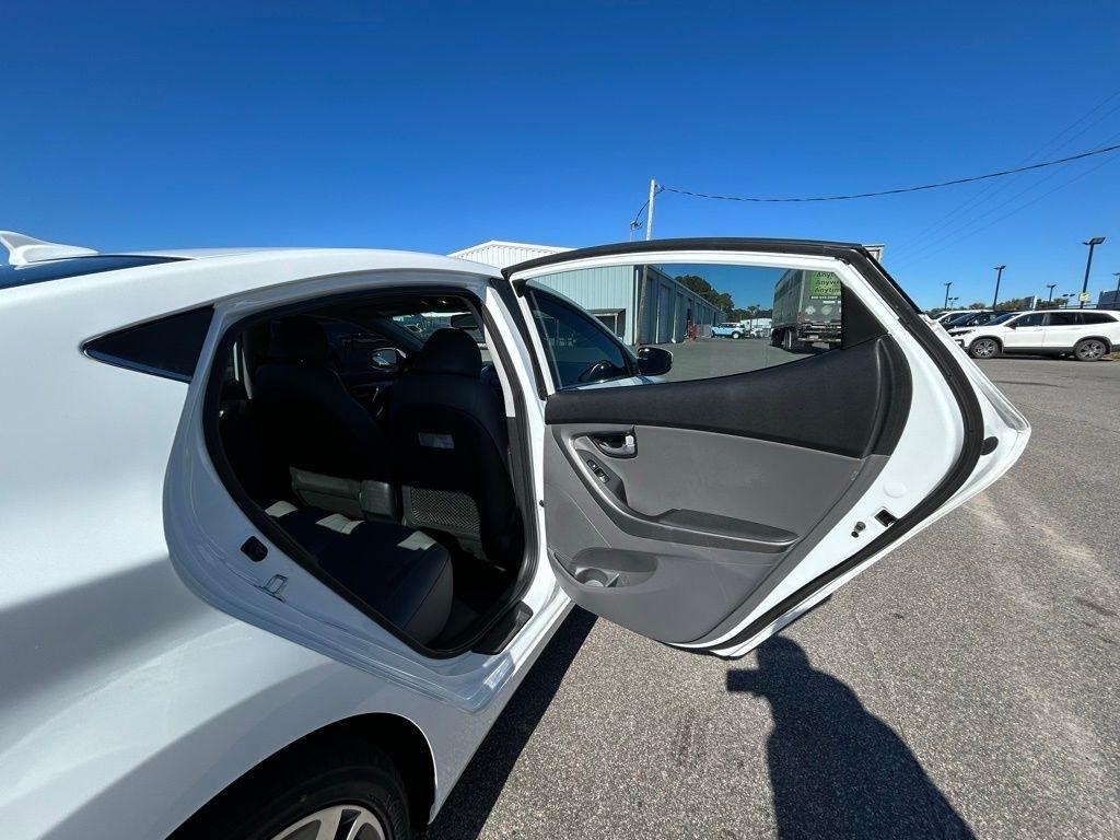 Hyundai Elantra SE 6AT 2016