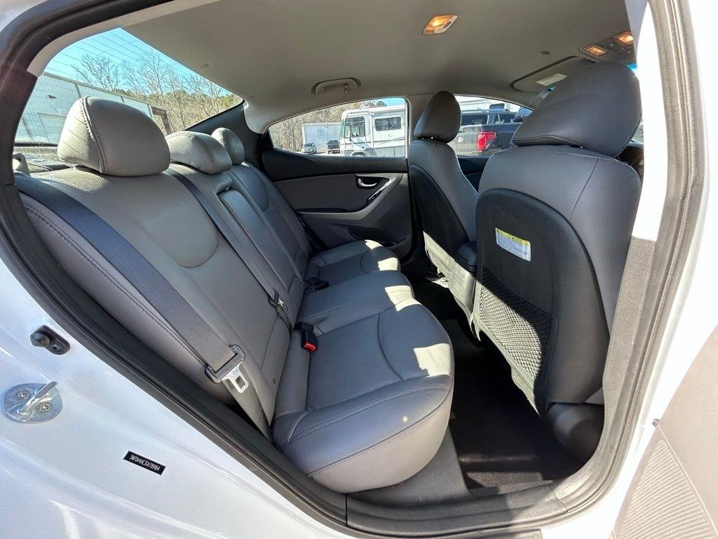 Hyundai Elantra SE 6AT 2016