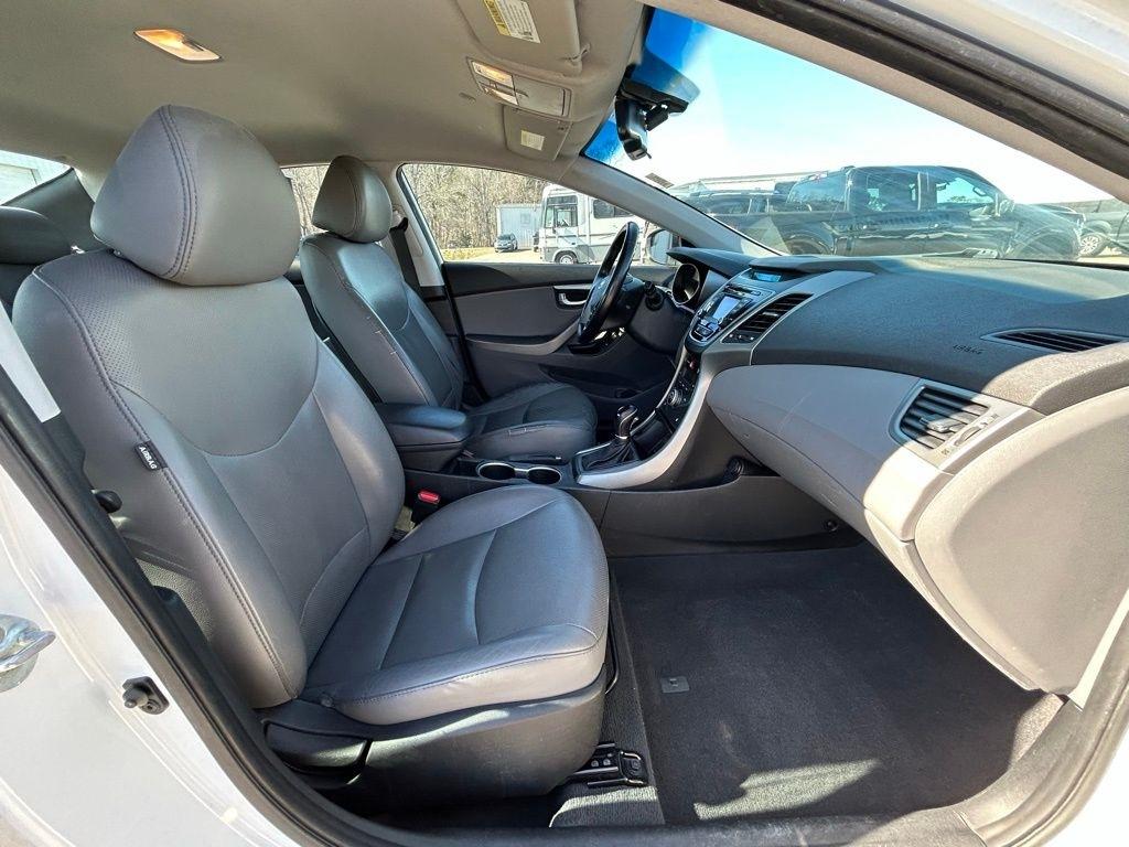 Hyundai Elantra SE 6AT 2016