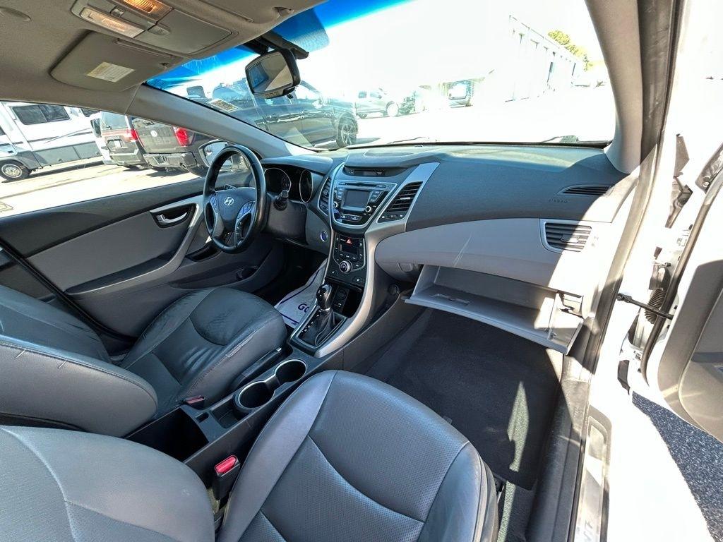 Hyundai Elantra SE 6AT 2016