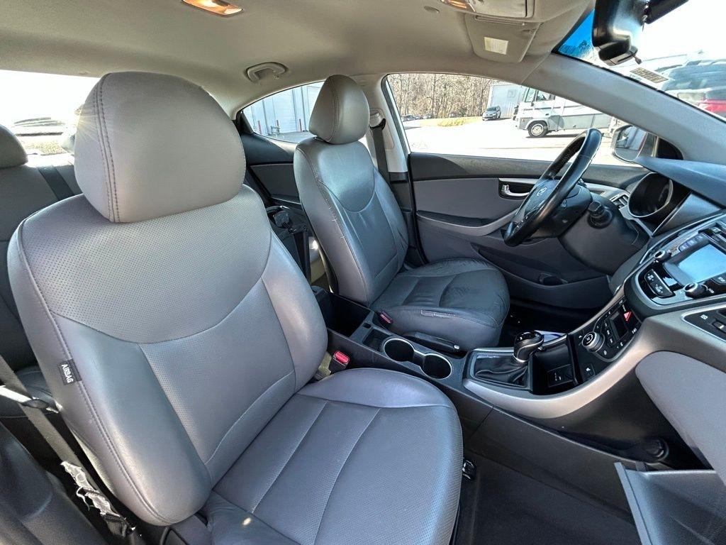 Hyundai Elantra SE 6AT 2016