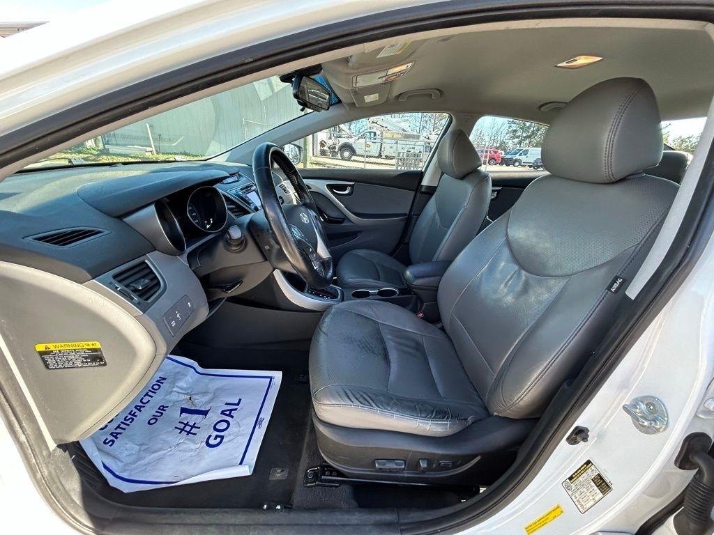 Hyundai Elantra SE 6AT 2016