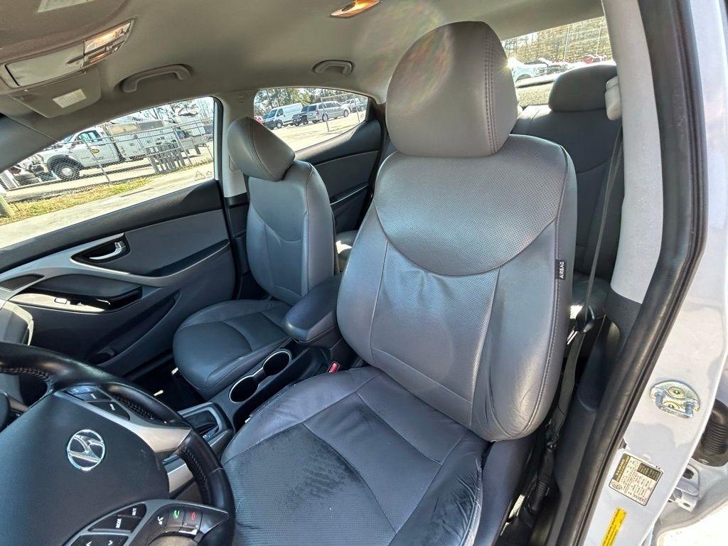 Hyundai Elantra SE 6AT 2016