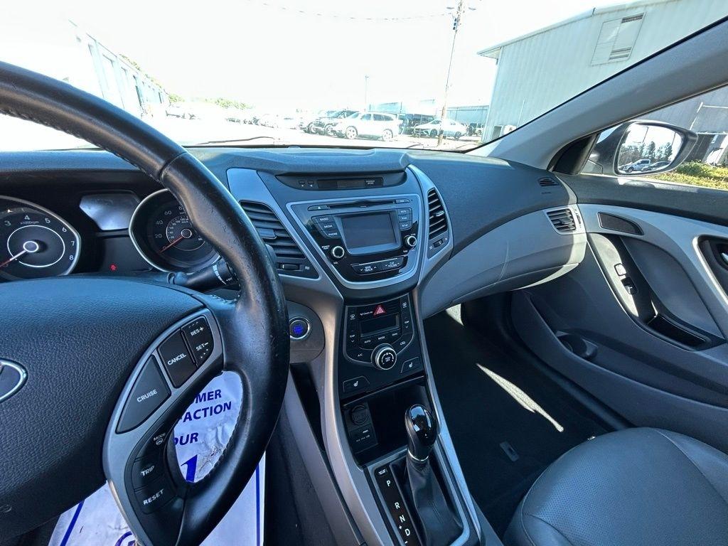 Hyundai Elantra SE 6AT 2016