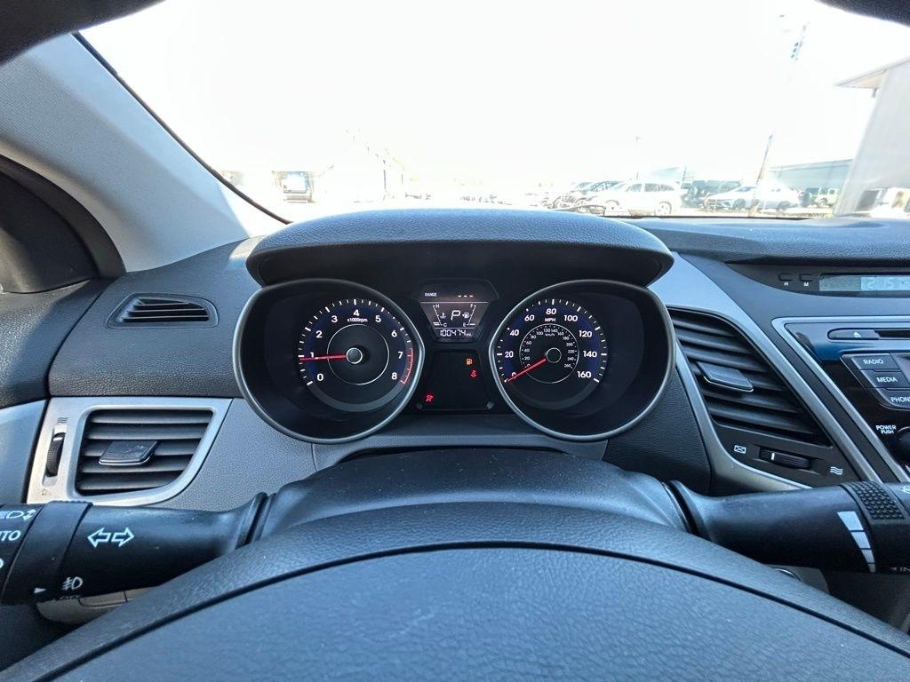 Hyundai Elantra SE 6AT 2016