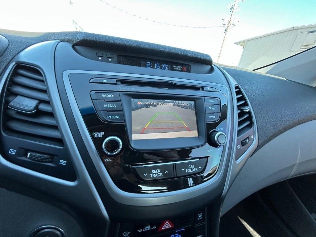 Hyundai Elantra SE 6AT 2016