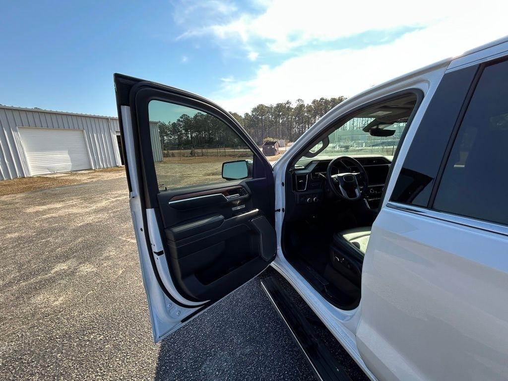 GMC Sierra 1500 Denali Crew Cab Short Box 4WD 2023