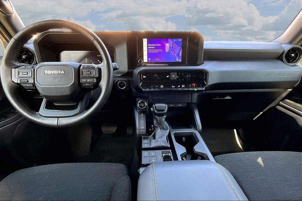 Toyota Land Cruiser Base 2024