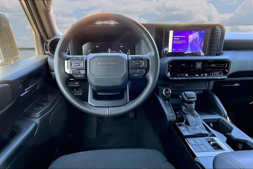 Toyota Land Cruiser Base 2024