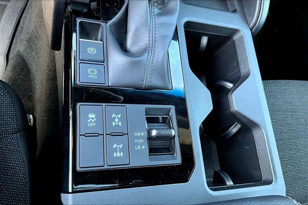 Toyota Land Cruiser Base 2024