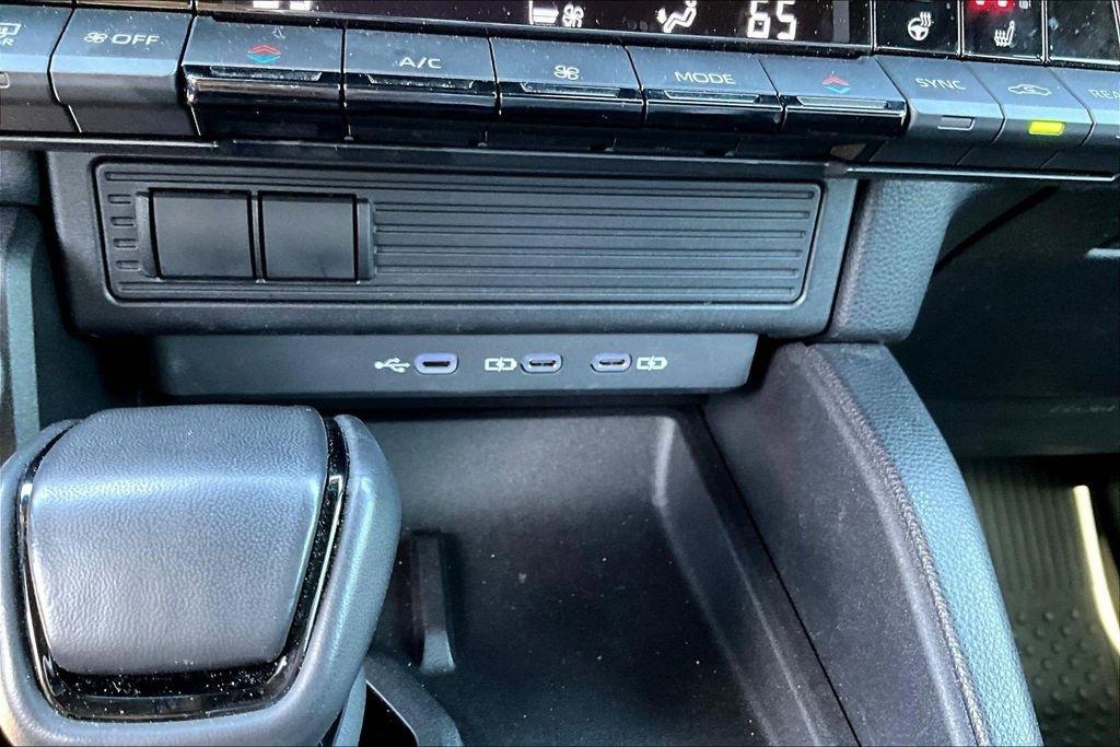 Toyota Land Cruiser Base 2024