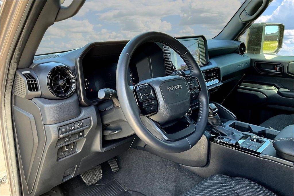 Toyota Land Cruiser Base 2024