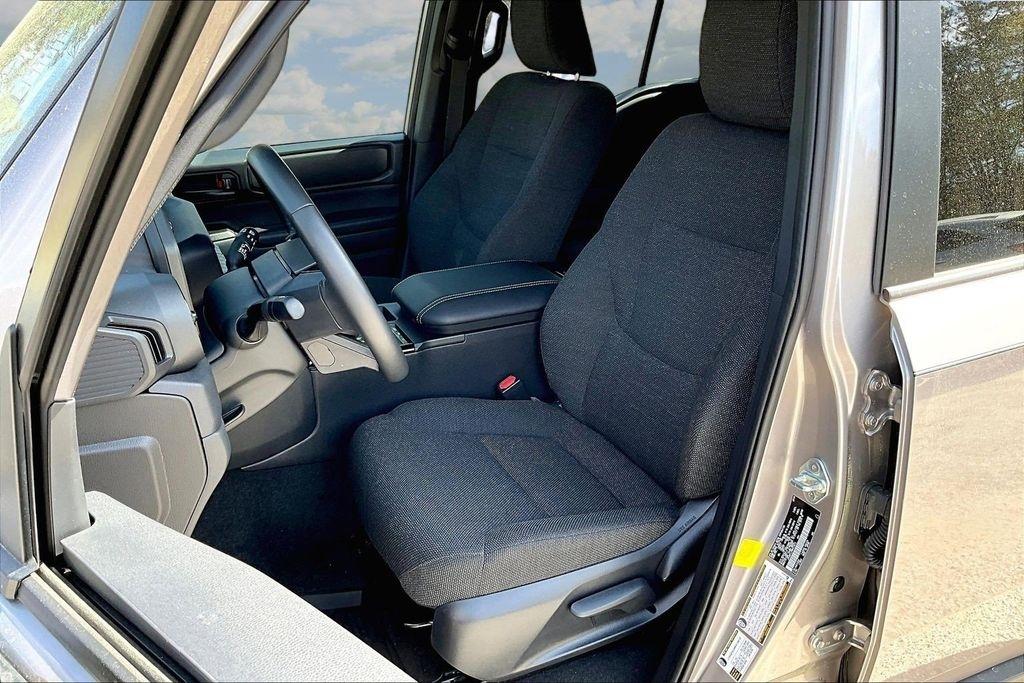 Toyota Land Cruiser Base 2024