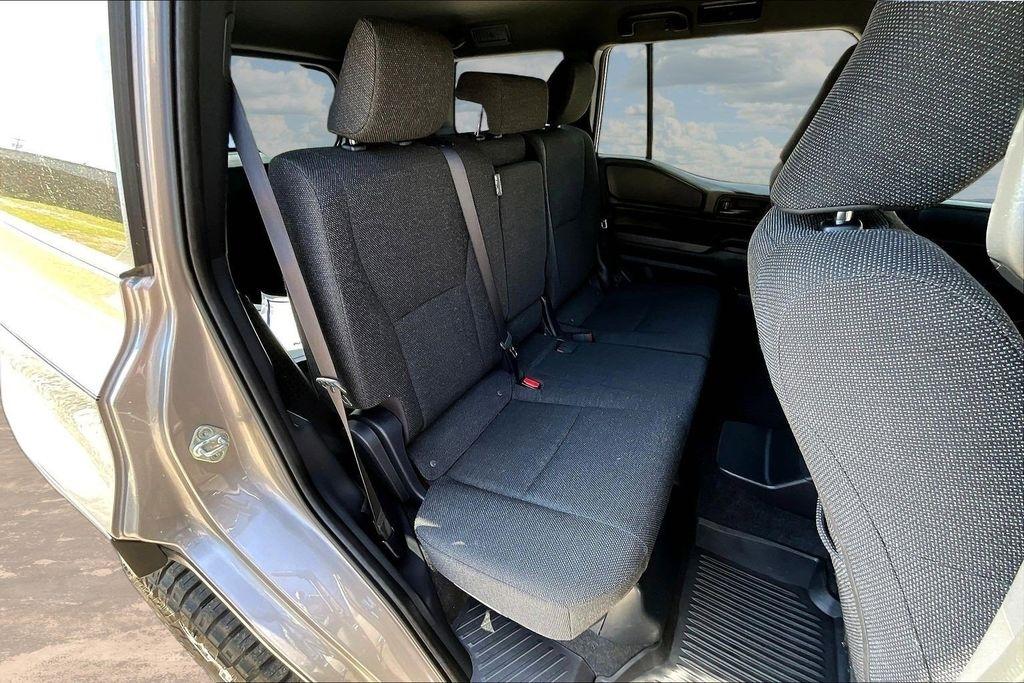 Toyota Land Cruiser Base 2024