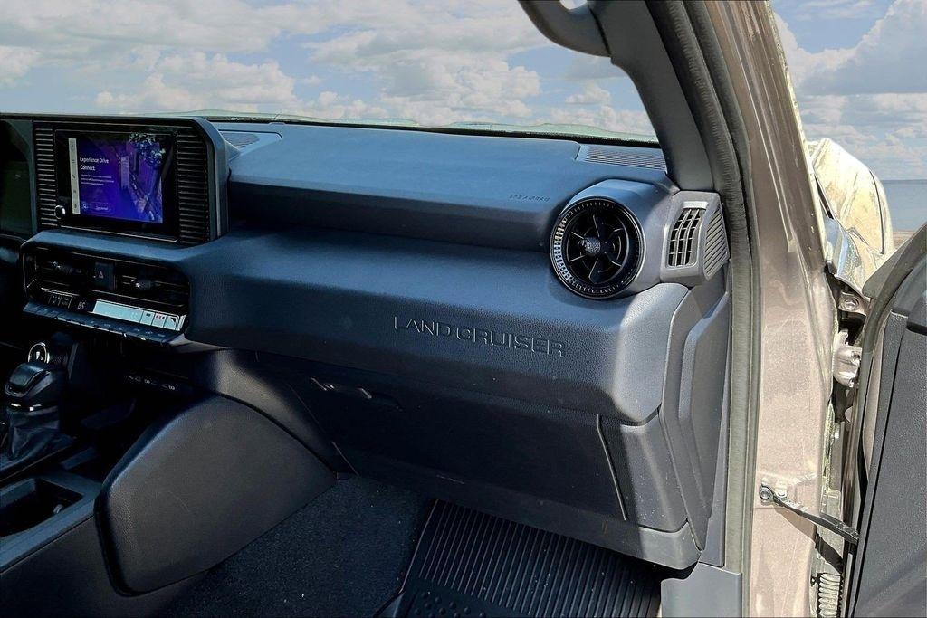 Toyota Land Cruiser Base 2024