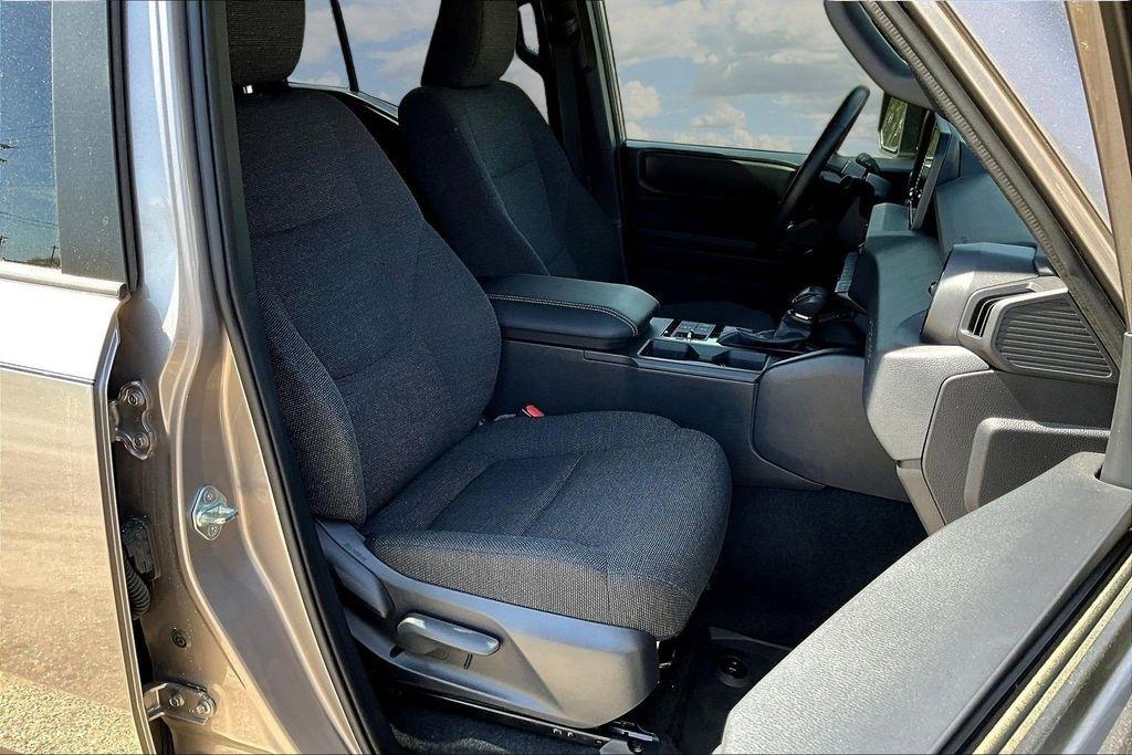 Toyota Land Cruiser Base 2024