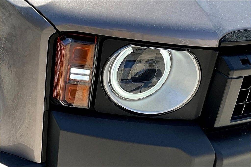 Toyota Land Cruiser Base 2024