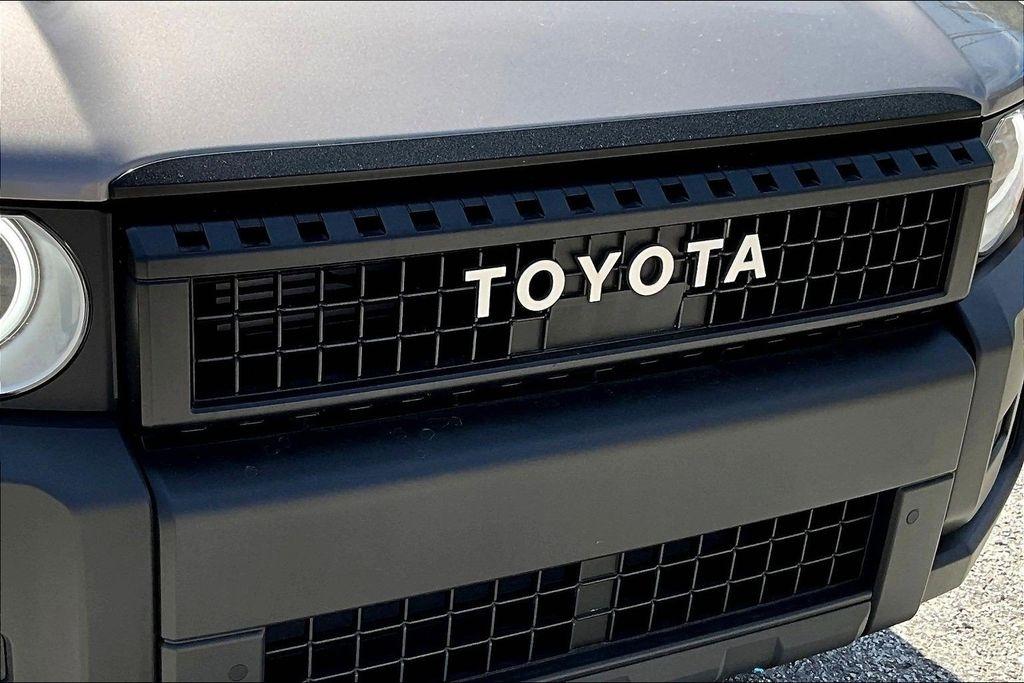 Toyota Land Cruiser Base 2024