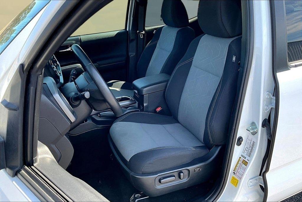 Toyota Tacoma SR5 Double Cab Long Bed V6 6AT 4WD 2022