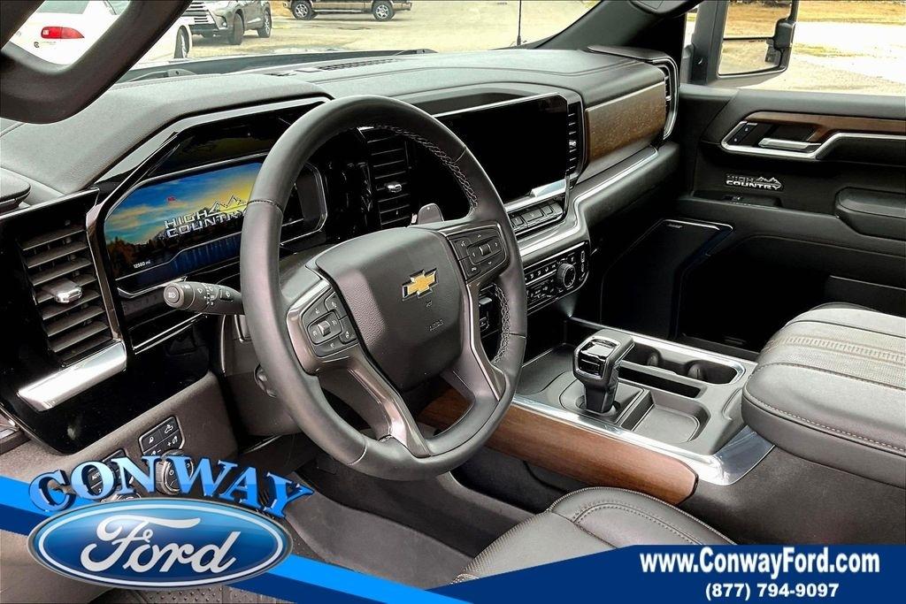Chevrolet Silverado 1500 High Country Crew Cab 4WD 2024