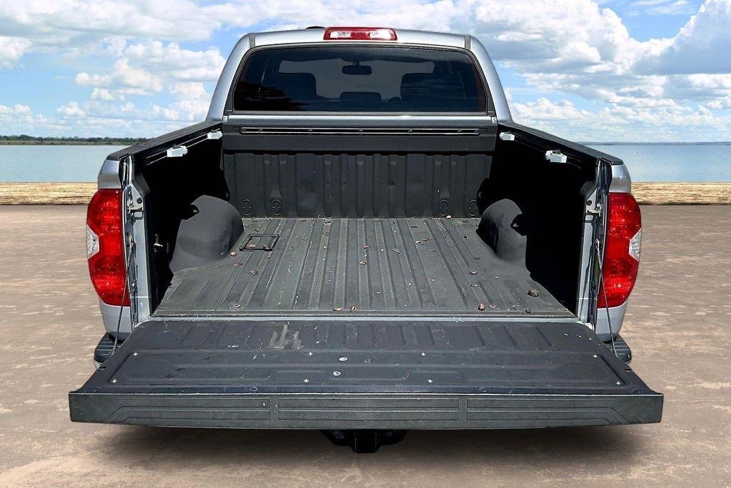 Toyota Tundra SR5 5.7L V8 FFV CrewMax 2WD 2016