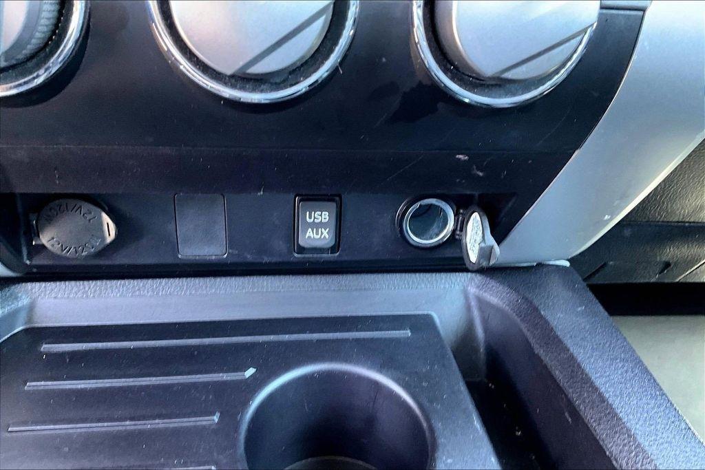 Toyota Tundra SR5 5.7L V8 FFV CrewMax 2WD 2016