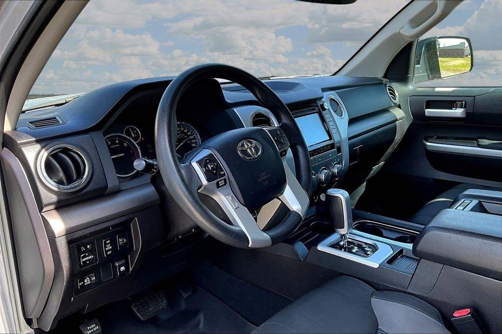 Toyota Tundra SR5 5.7L V8 FFV CrewMax 2WD 2016