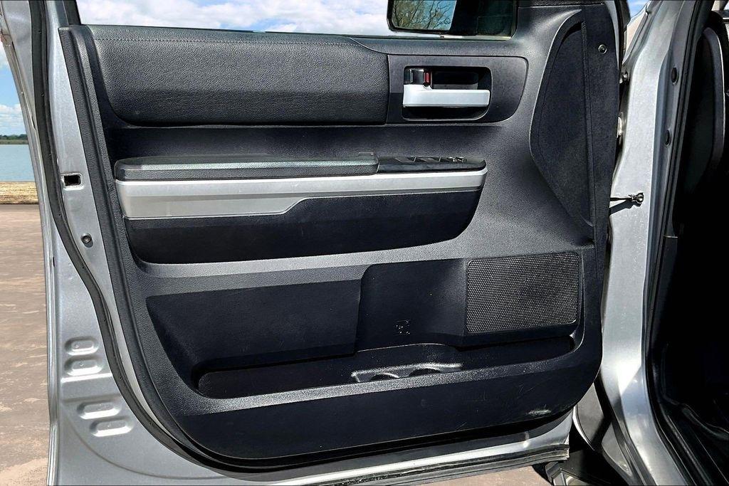 Toyota Tundra SR5 5.7L V8 FFV CrewMax 2WD 2016