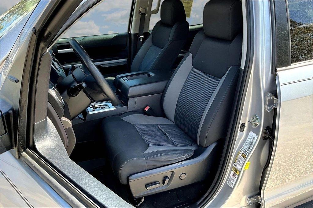 Toyota Tundra SR5 5.7L V8 FFV CrewMax 2WD 2016