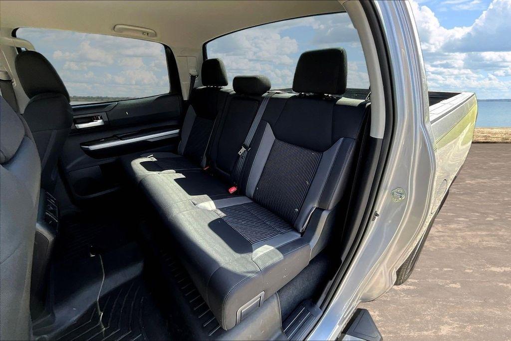 Toyota Tundra SR5 5.7L V8 FFV CrewMax 2WD 2016