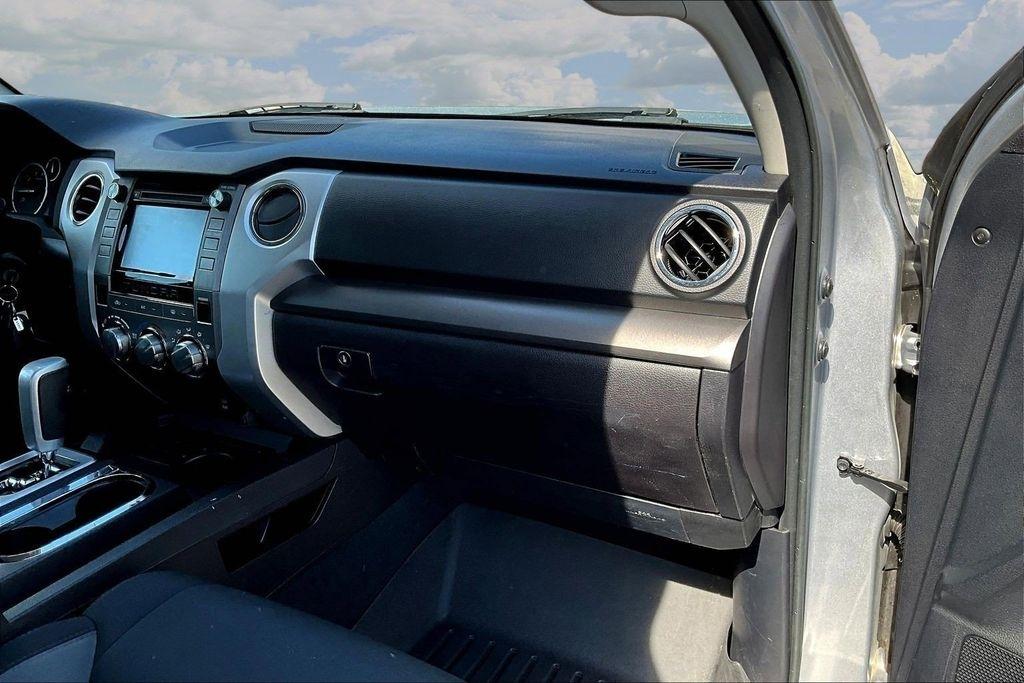 Toyota Tundra SR5 5.7L V8 FFV CrewMax 2WD 2016