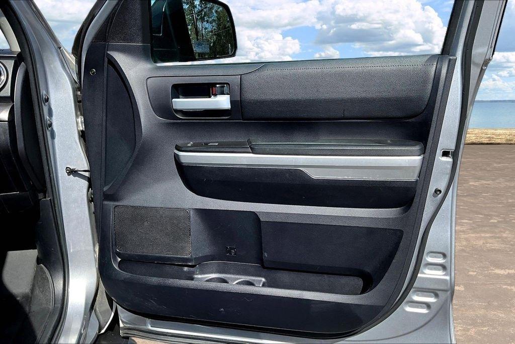 Toyota Tundra SR5 5.7L V8 FFV CrewMax 2WD 2016