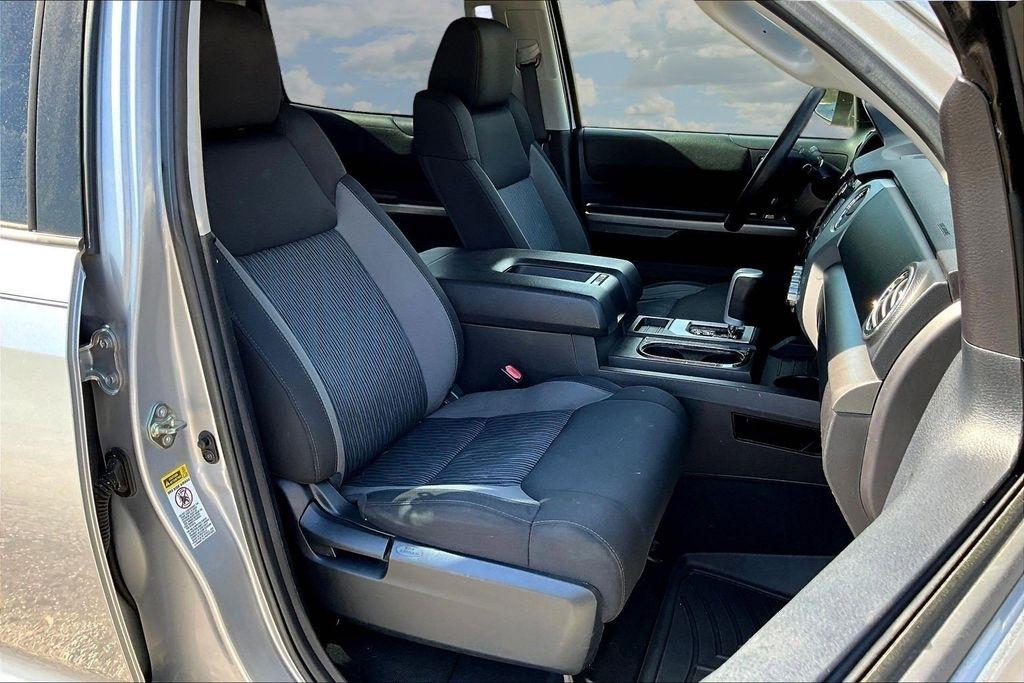 Toyota Tundra SR5 5.7L V8 FFV CrewMax 2WD 2016