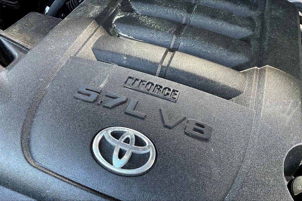 Toyota Tundra SR5 5.7L V8 FFV CrewMax 2WD 2016