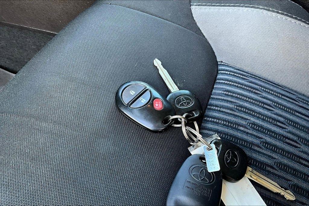 Toyota Tundra SR5 5.7L V8 FFV CrewMax 2WD 2016