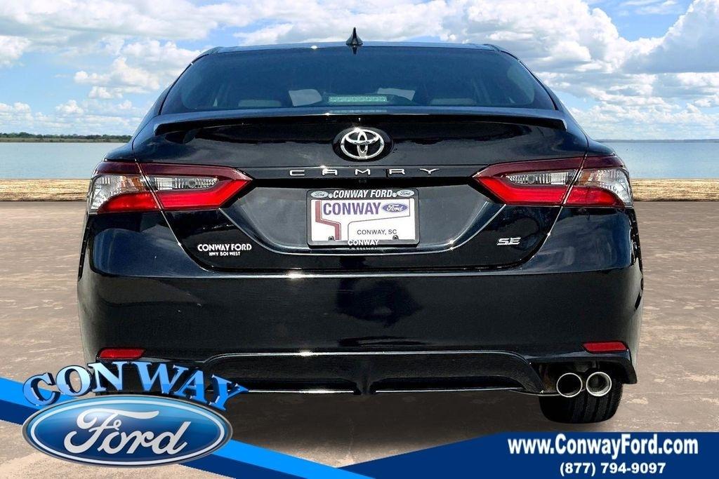 Toyota Camry SE 2023