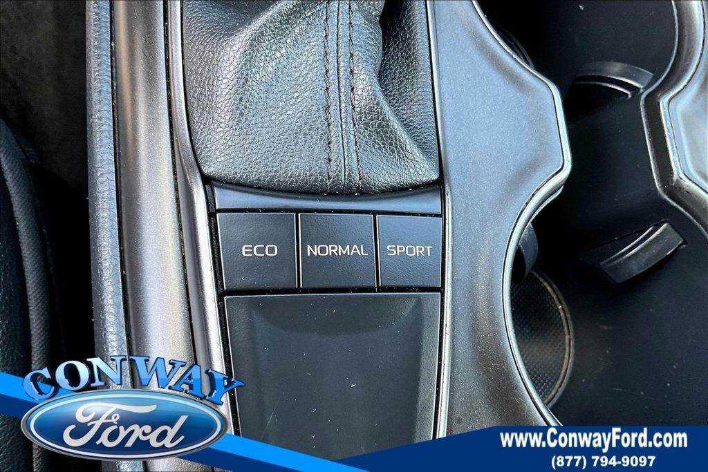 Toyota Camry SE 2023