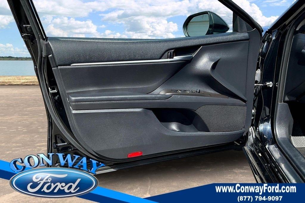 Toyota Camry SE 2023