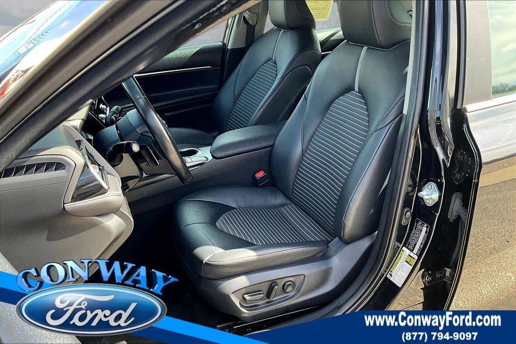 Toyota Camry SE 2023