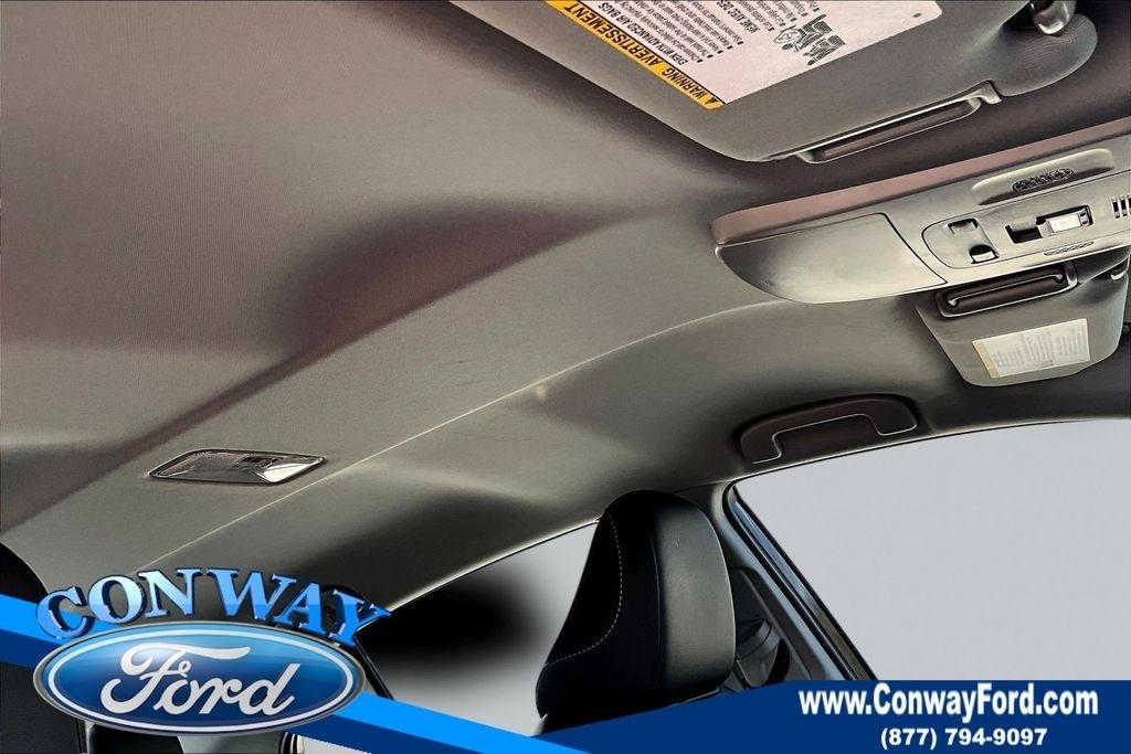 Toyota Camry SE 2023