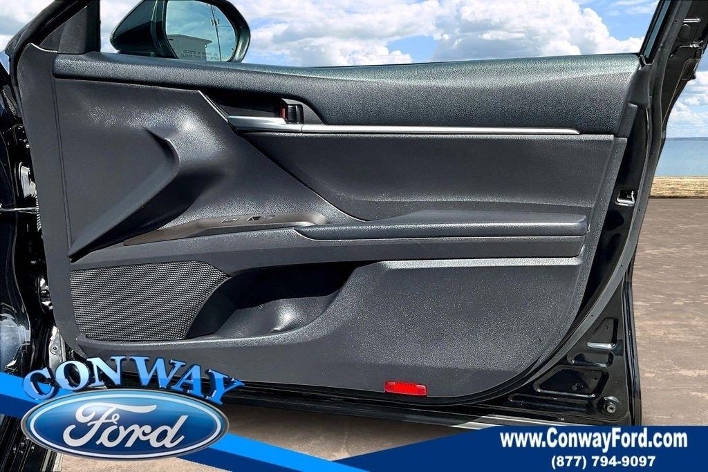 Toyota Camry SE 2023