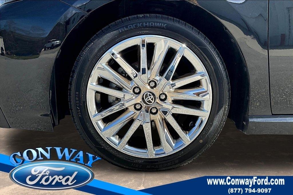 Toyota Camry SE 2023