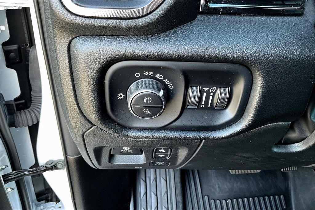 RAM 1500 Rebel Crew Cab SB 4WD 2025