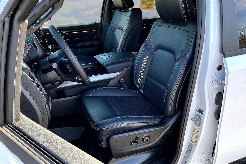 RAM 1500 Rebel Crew Cab SB 4WD 2025