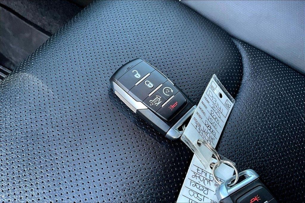 RAM 1500 Rebel Crew Cab SB 4WD 2025