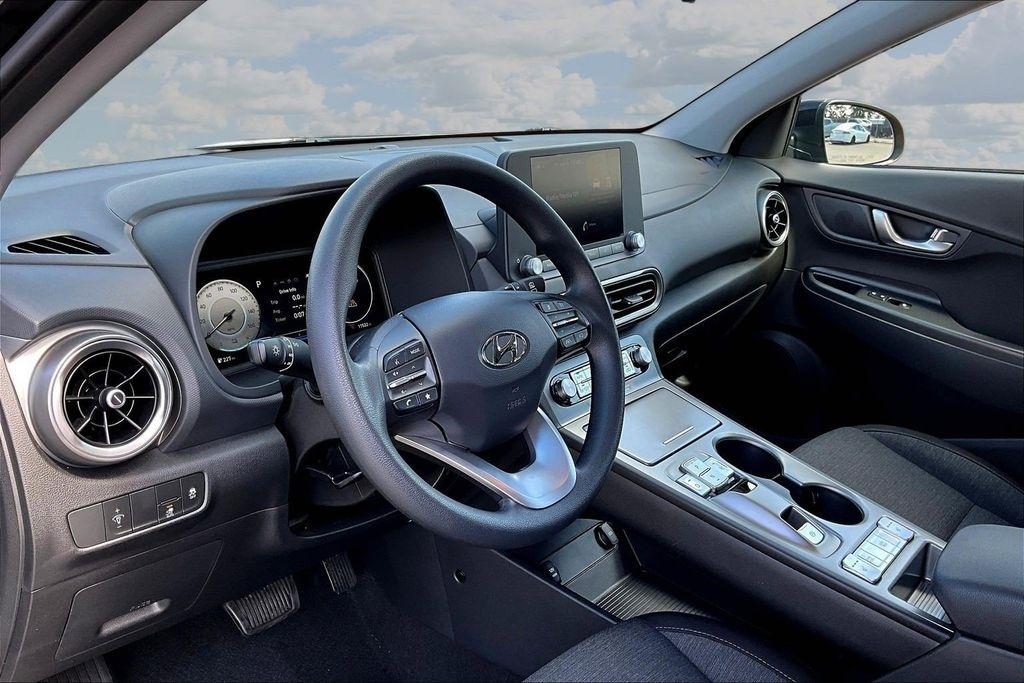 Hyundai Kona EV SEL 2023