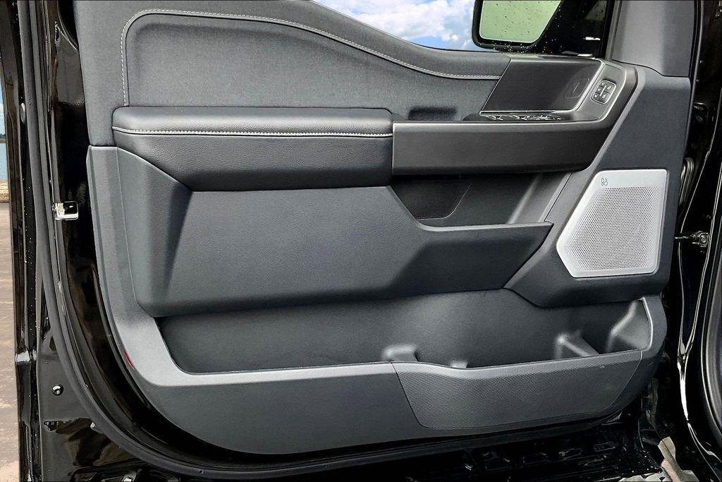 Ford F-150 Lariat SuperCrew 4WD 2025