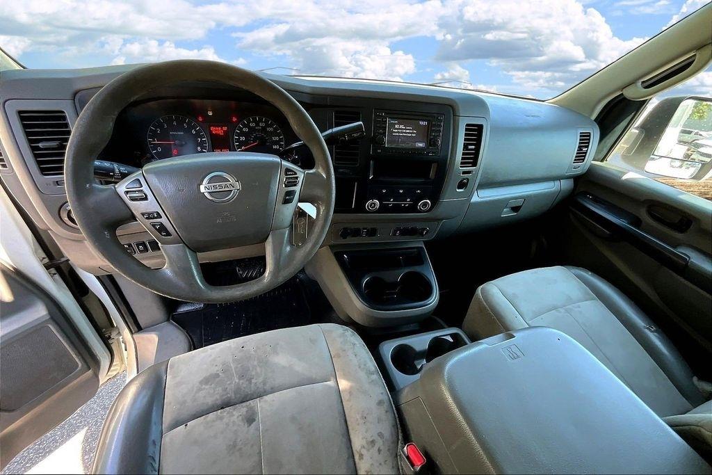 Nissan NV Cargo 2500 HD S V6 2012