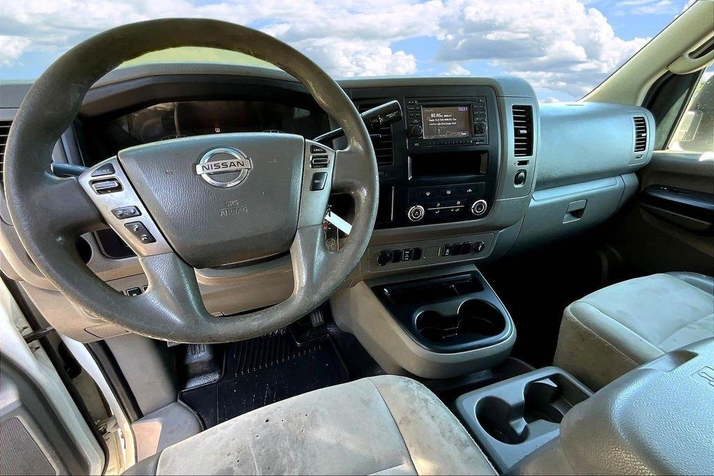 Nissan NV Cargo 2500 HD S V6 2012